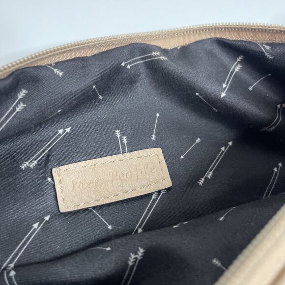 Free People Vegan Leather 13” Laptop Sleeve Clutch Bag Beige Tan Zip - Picture 6 of 6